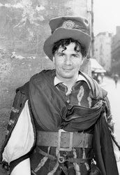 Den franske skådespelaren Michel Galabru vid The Conservatoire of Theatre juli 1950